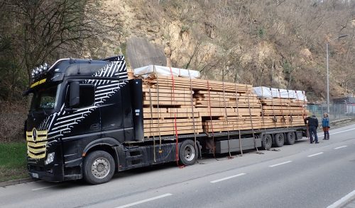 Artikelbild zu Artikel Ein LKW voller Holz